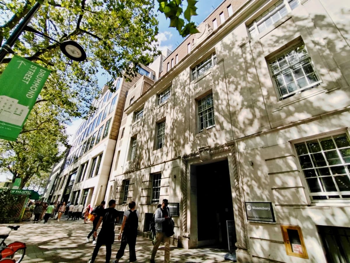 iQ Bloomsbury image 2