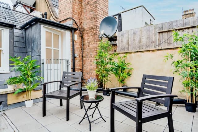 SL-Flat 3, Greek Street image