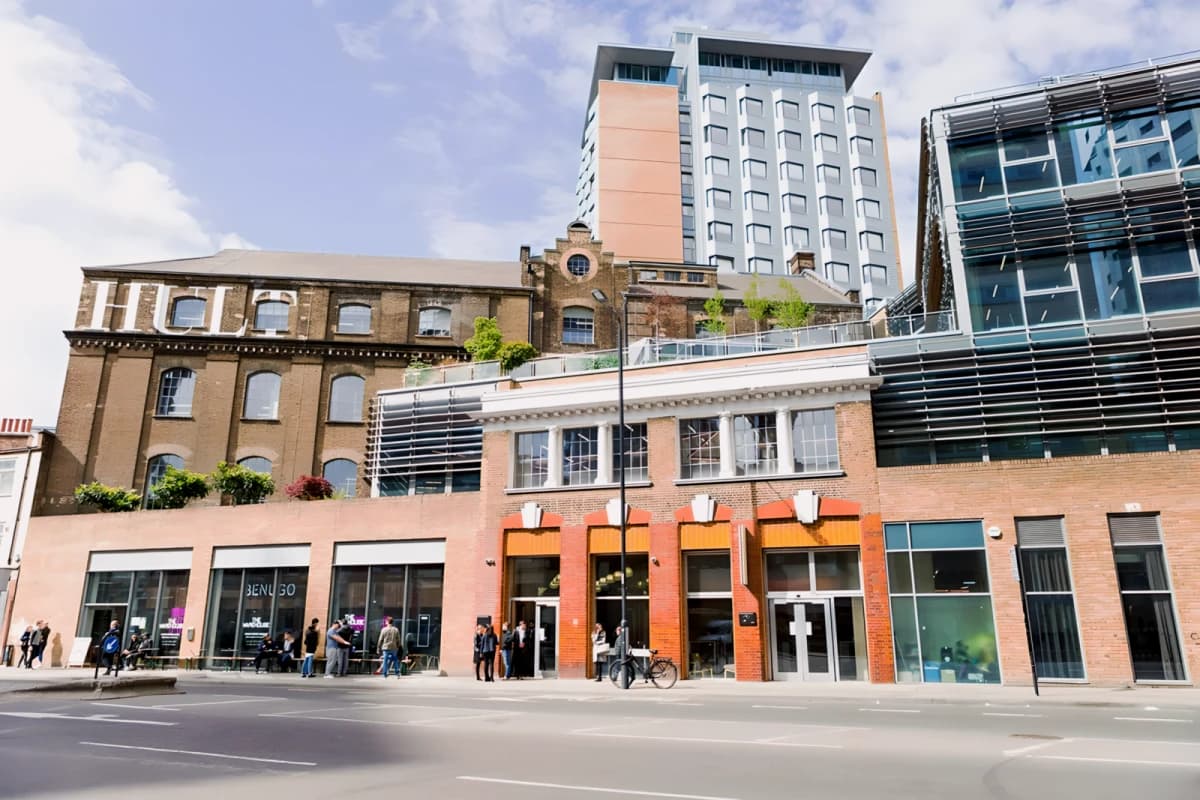 Lit Aldgate Residence image 2