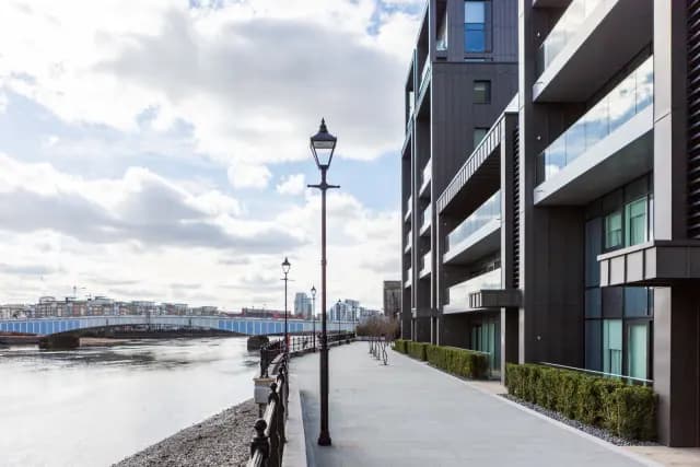 Fulham Riverside image 5