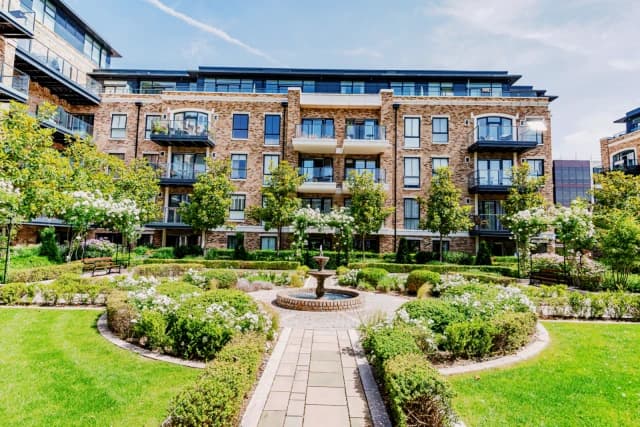 Entire Place·2B2B···Chiswick gate