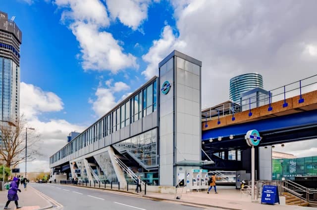 Lanterns Way at Canary Wharf