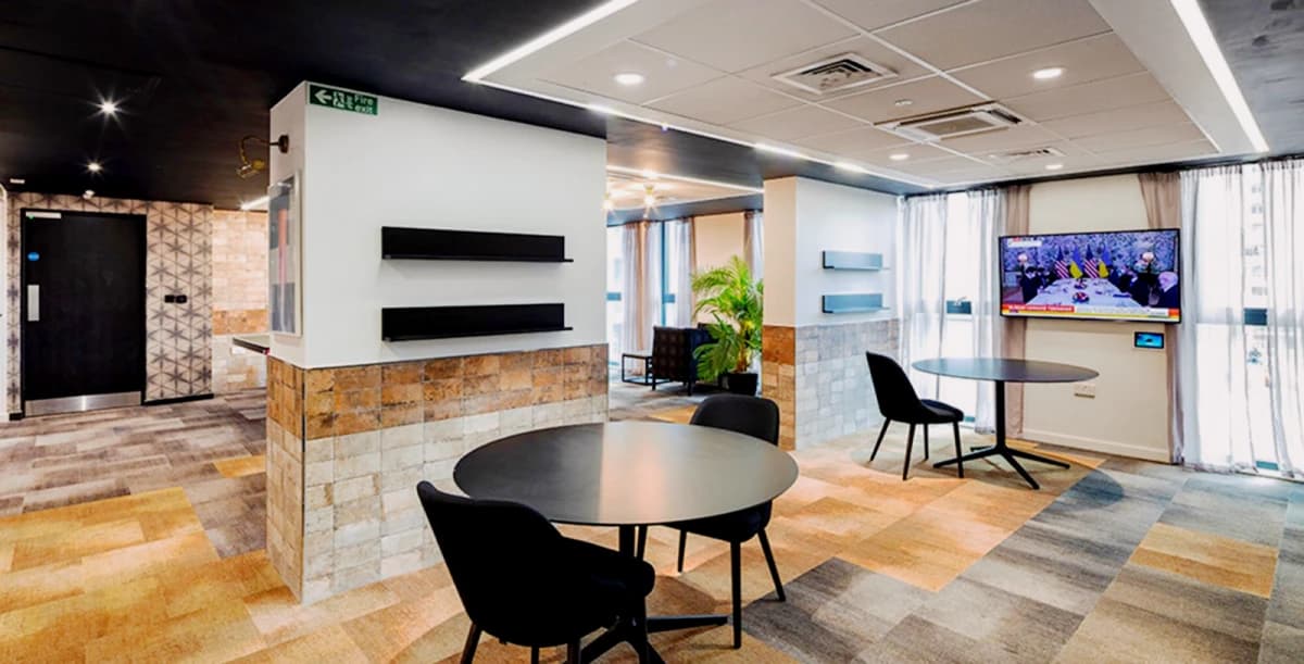 Lit Ealing Residence image