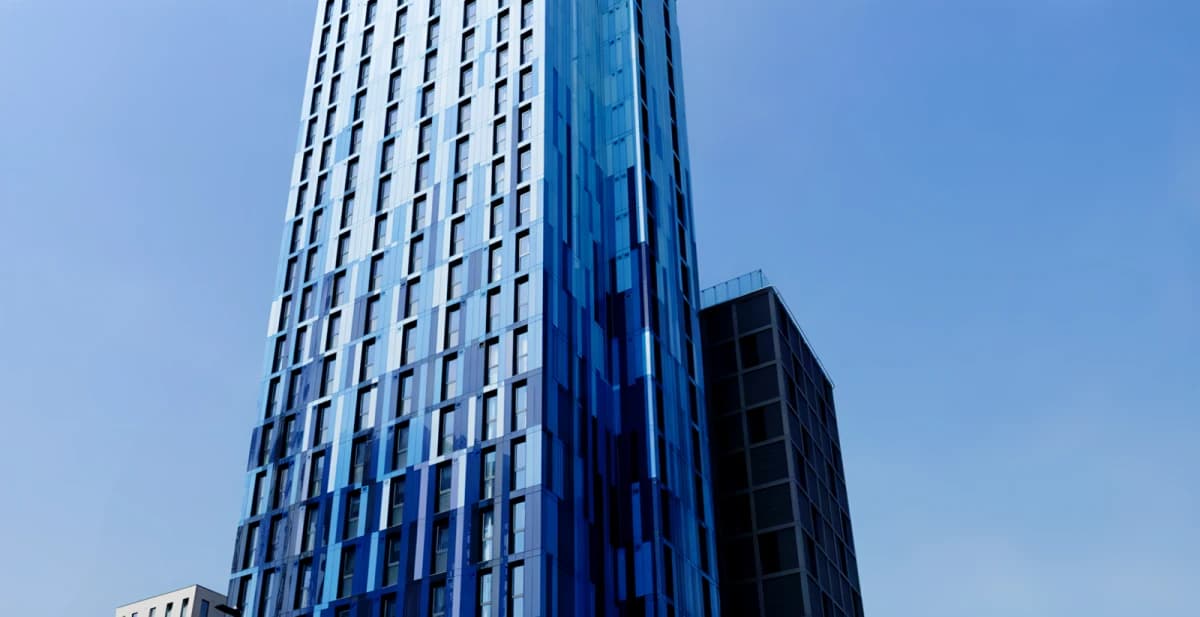 Lit Ealing Residence