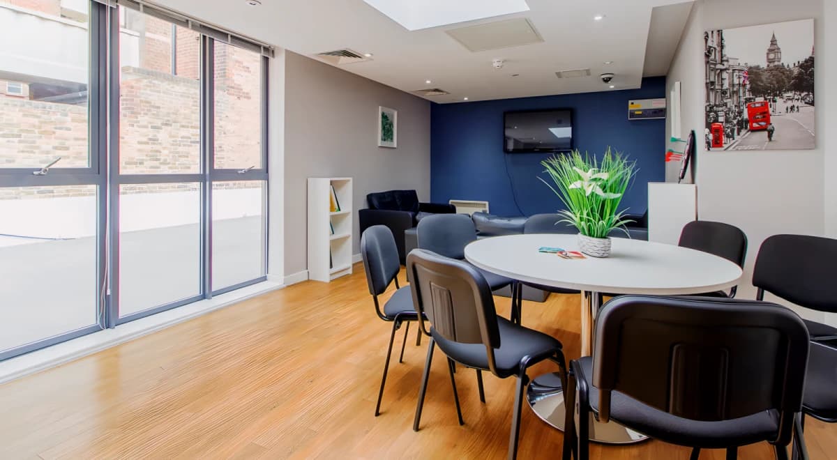 Lit Landale House image