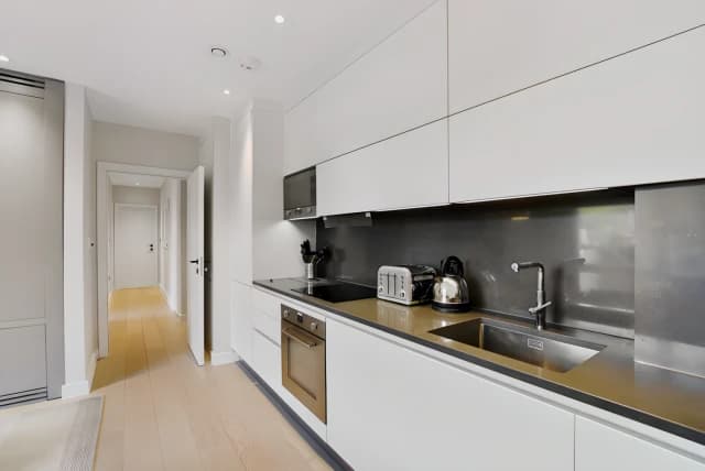 SL-Vauxhall Bridge Road image 3