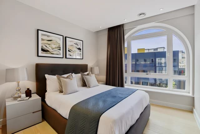 SL-Vauxhall Bridge Road image 5