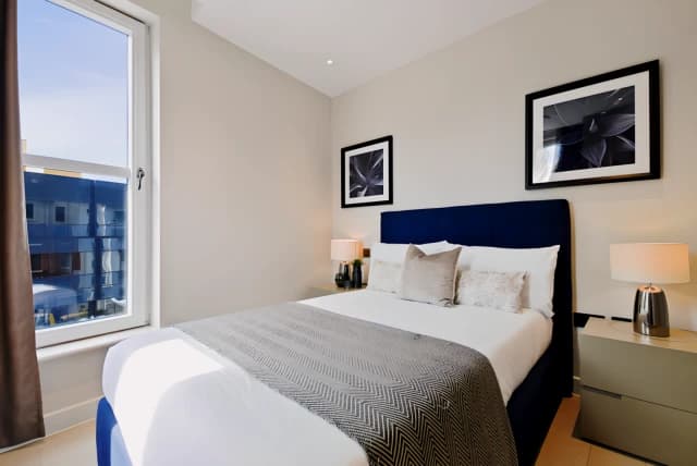 SL-Vauxhall Bridge Road image