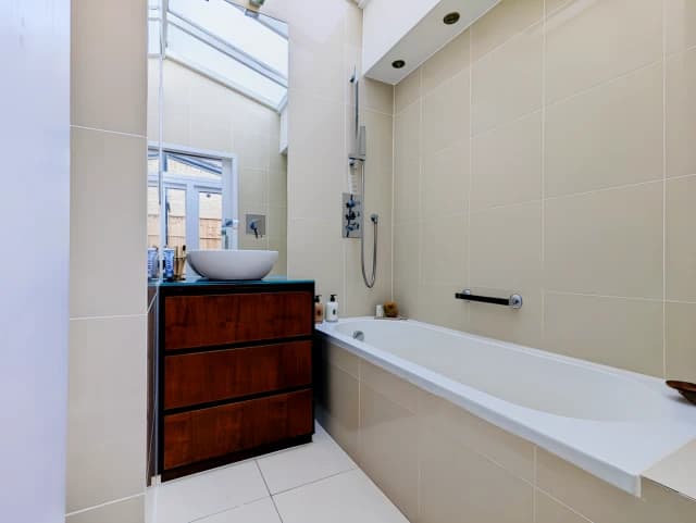 SL-Belsize Park image 3