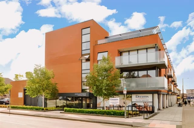 Ruislip Crown Apartments image 2