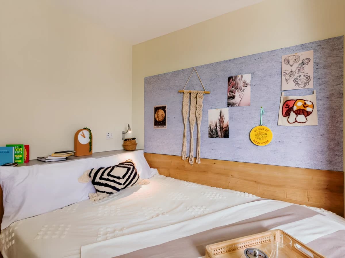 Yugo The Curve image