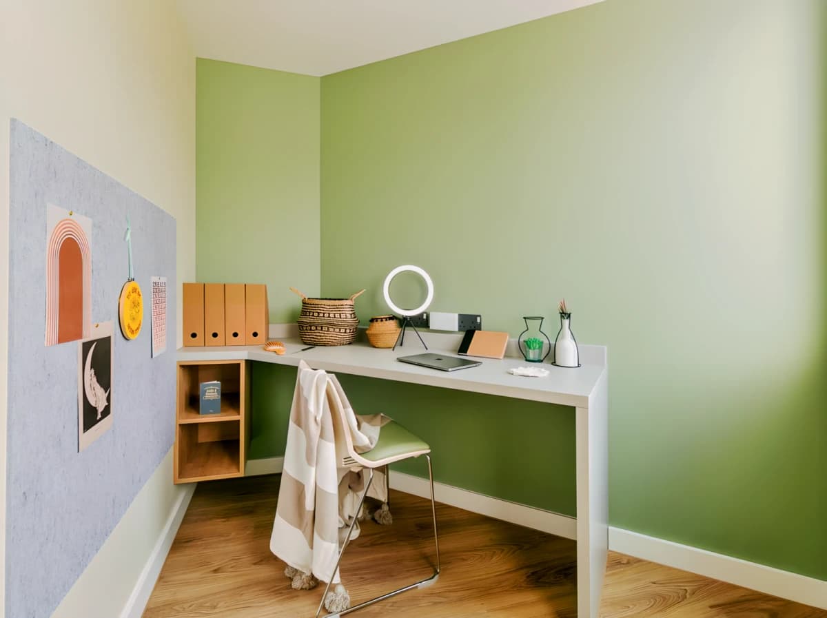 Yugo The Curve image