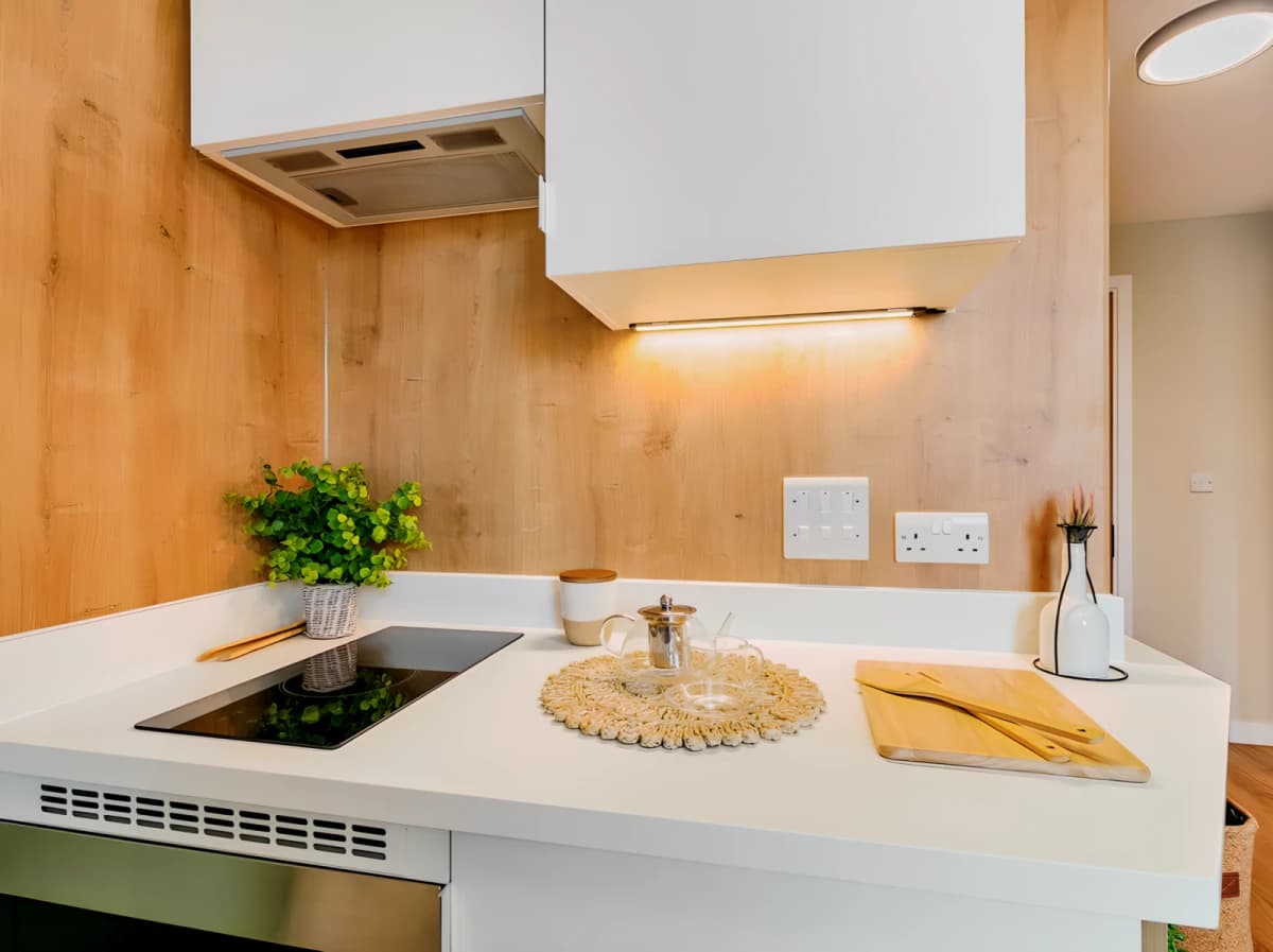 Yugo The Curve image