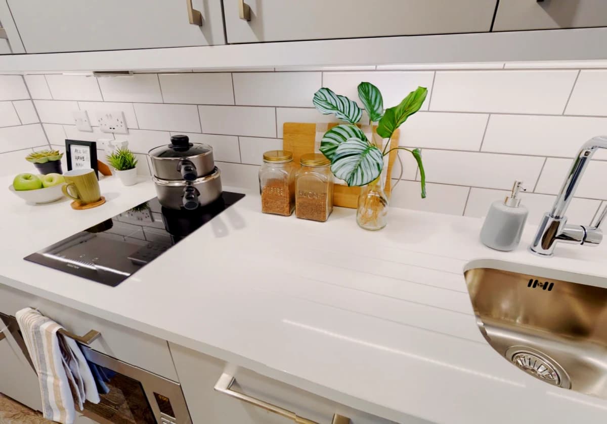 iQ Bloomsbury image 5