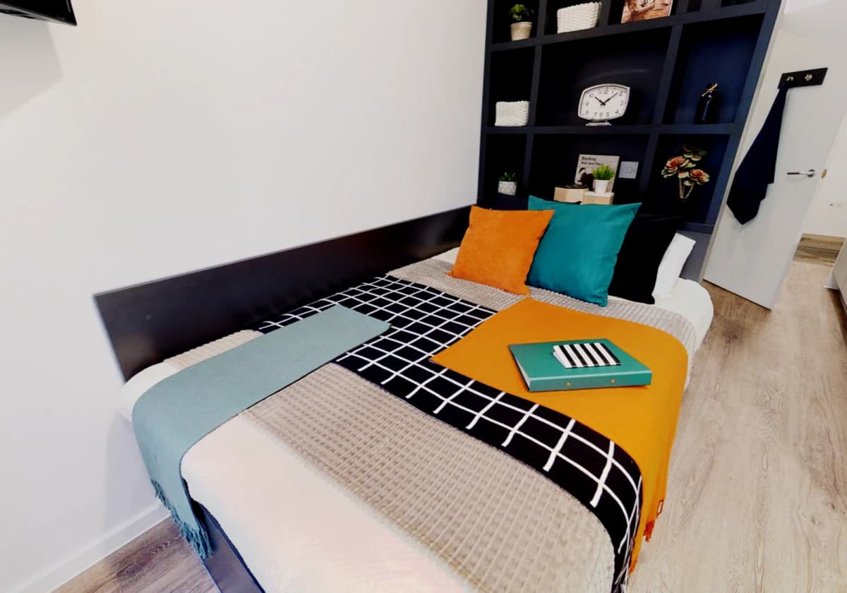 iQ Bloomsbury image 4