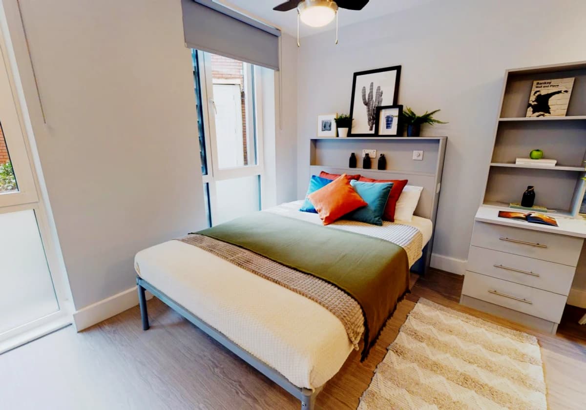 iQ Magenta House image 5