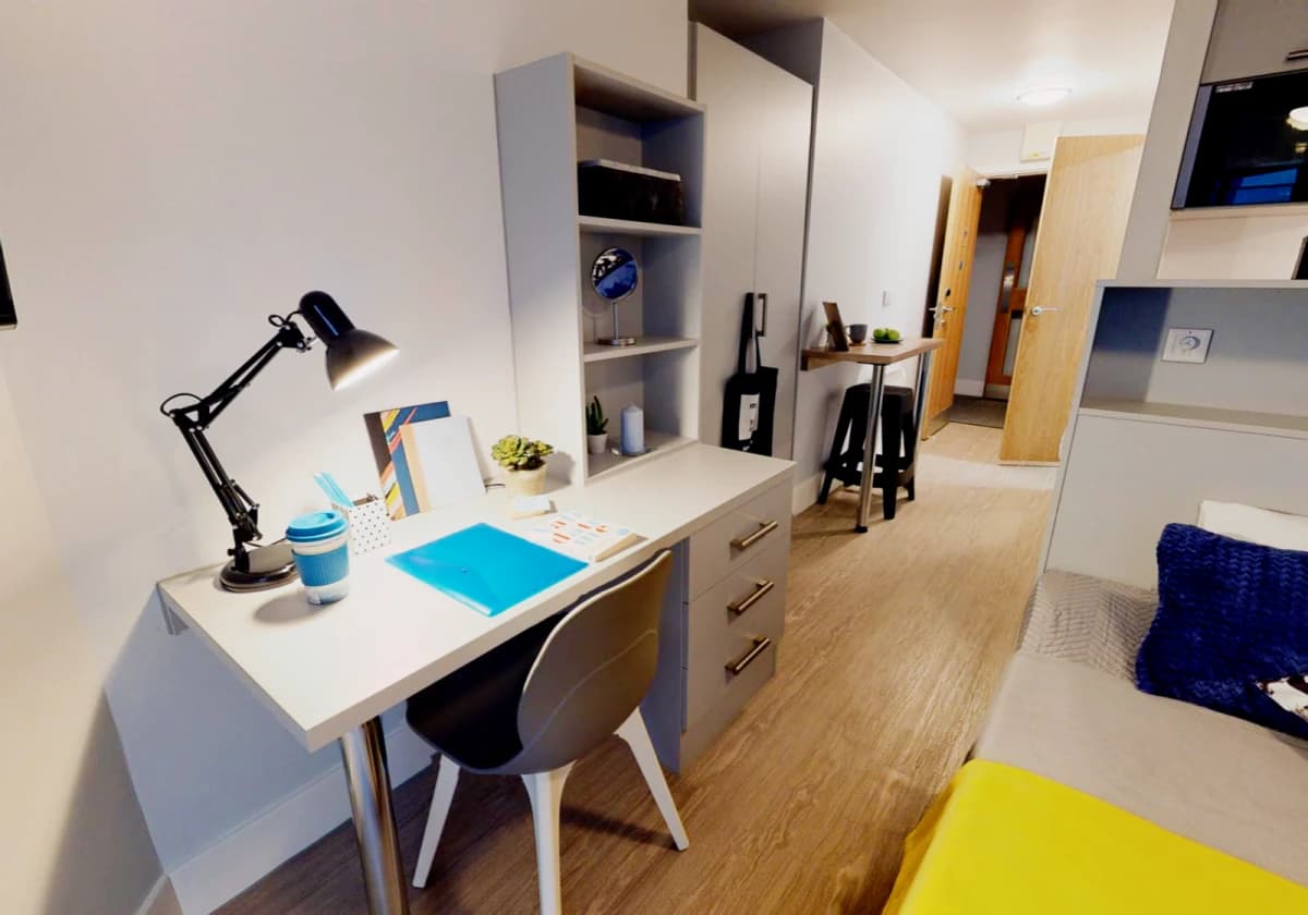 iQ Magenta House image 4