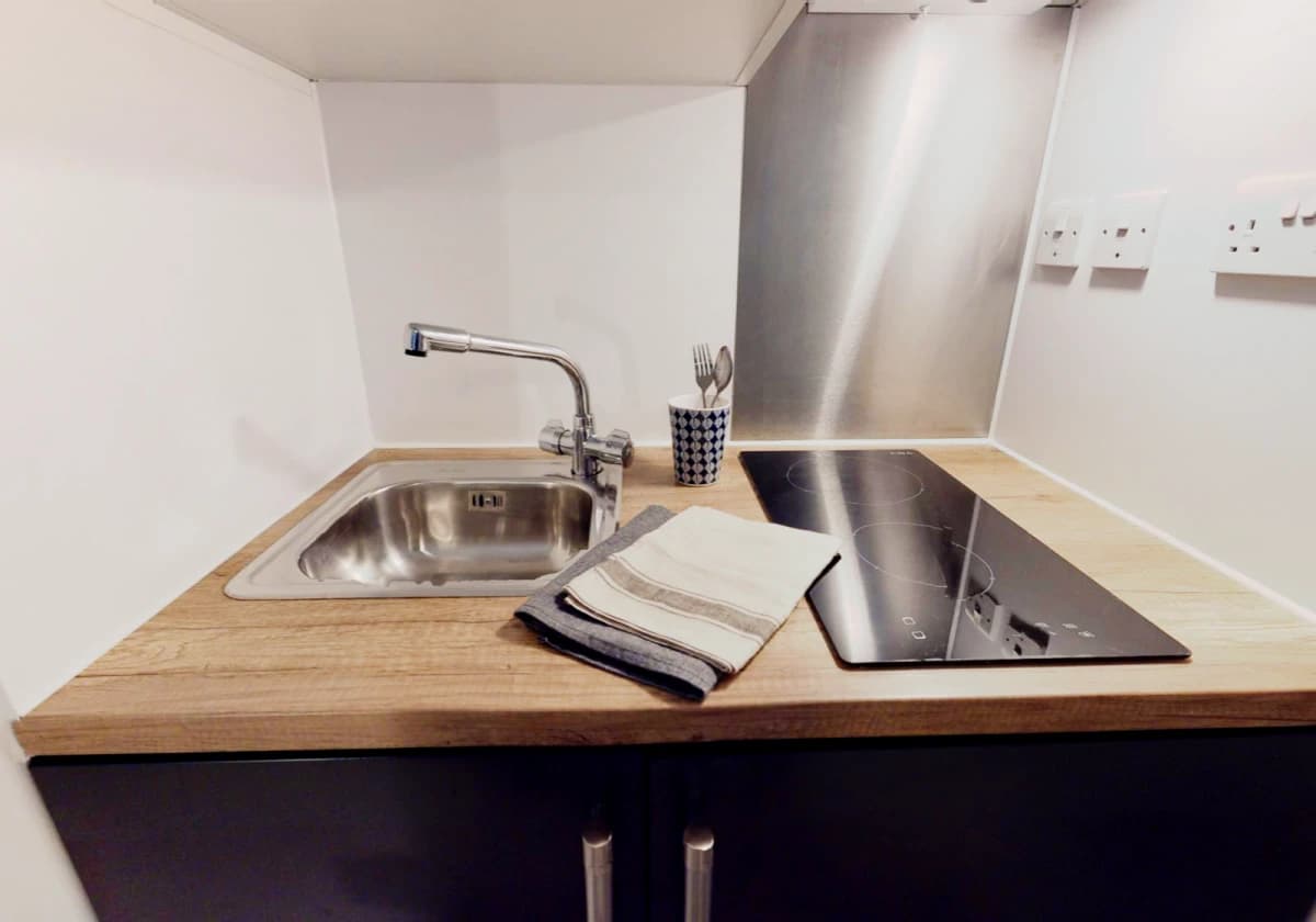 iQ Magenta House image