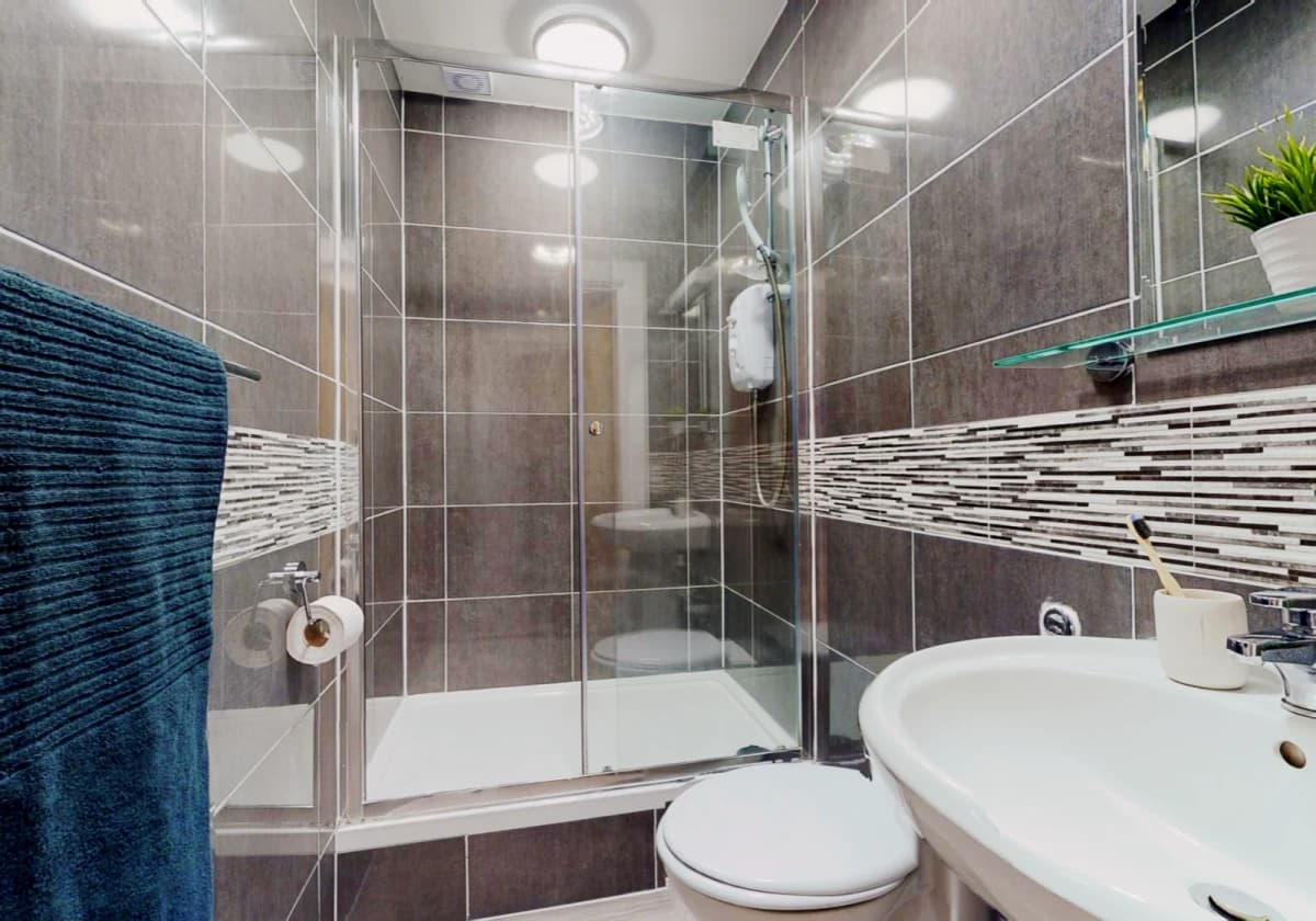 iQ Magenta House image