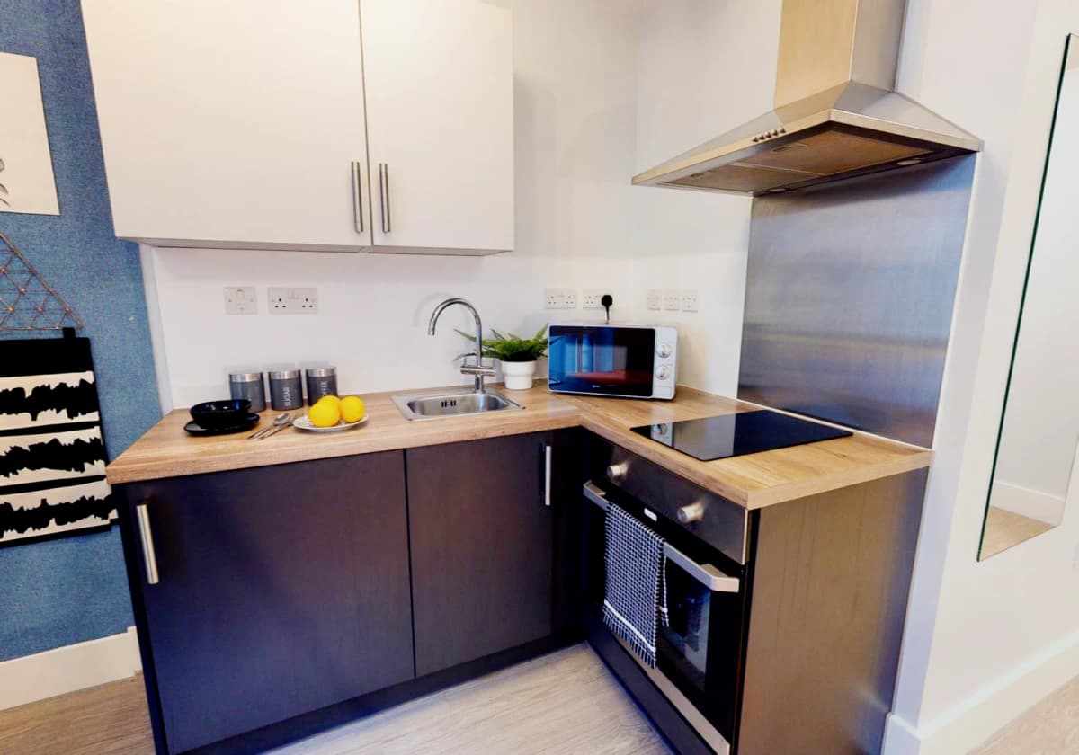 iQ Magenta House image