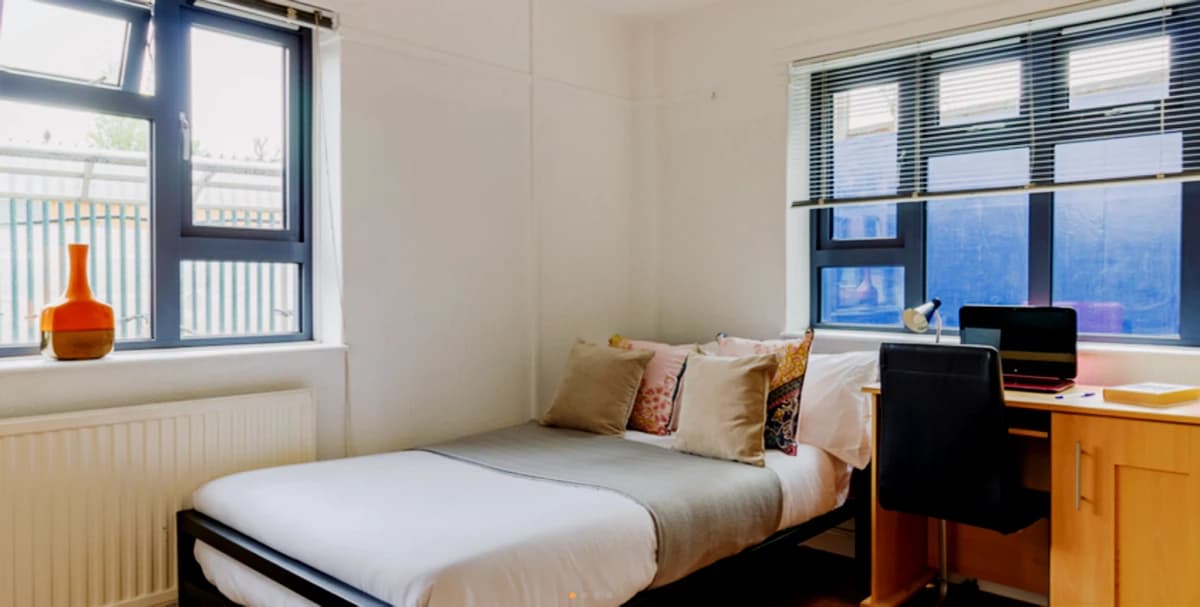 Surrey Quays Landale House image
