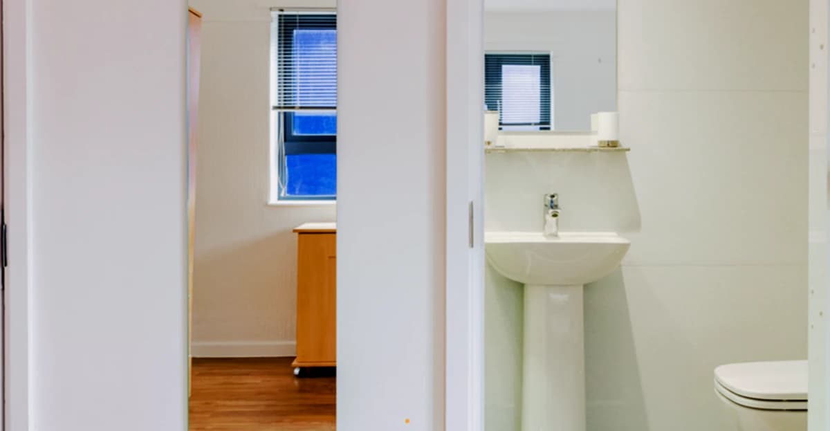 Surrey Quays Landale House image