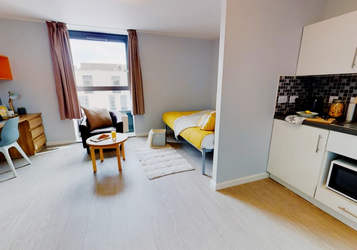 iQ Sterling Court image