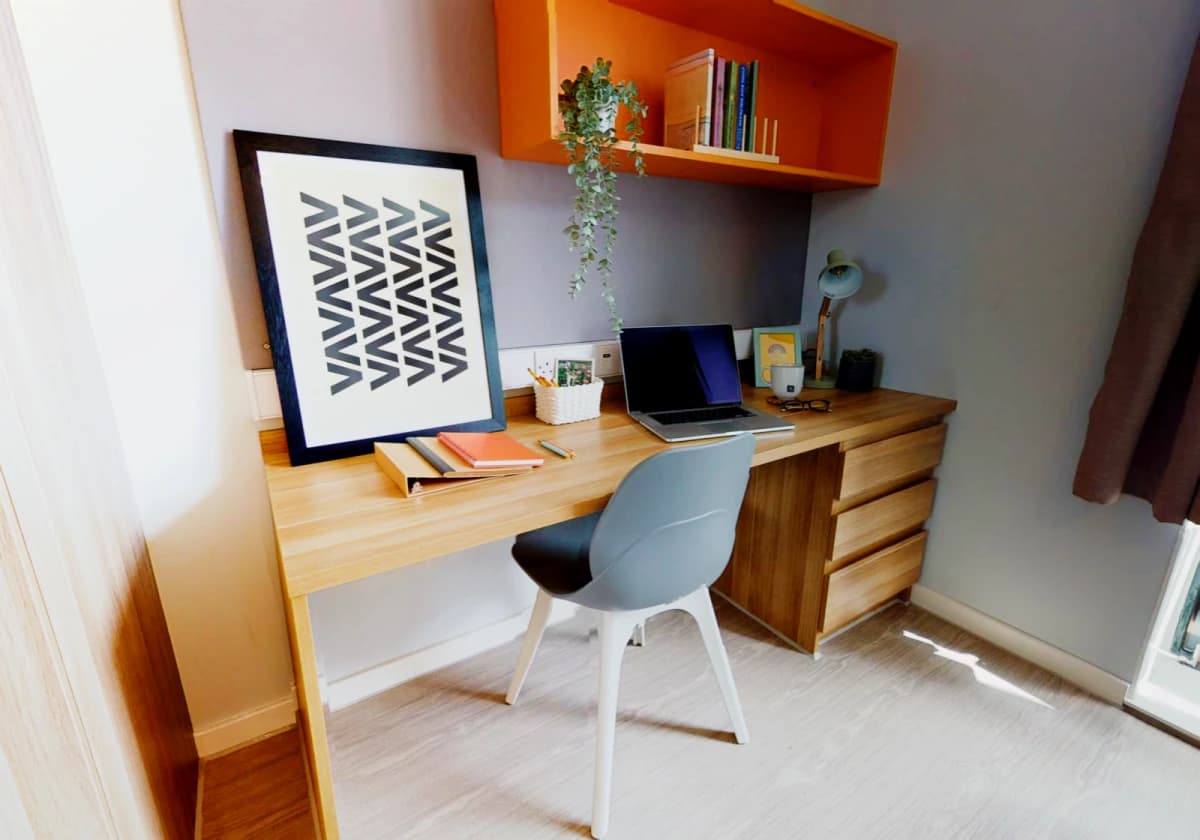 iQ Sterling Court image