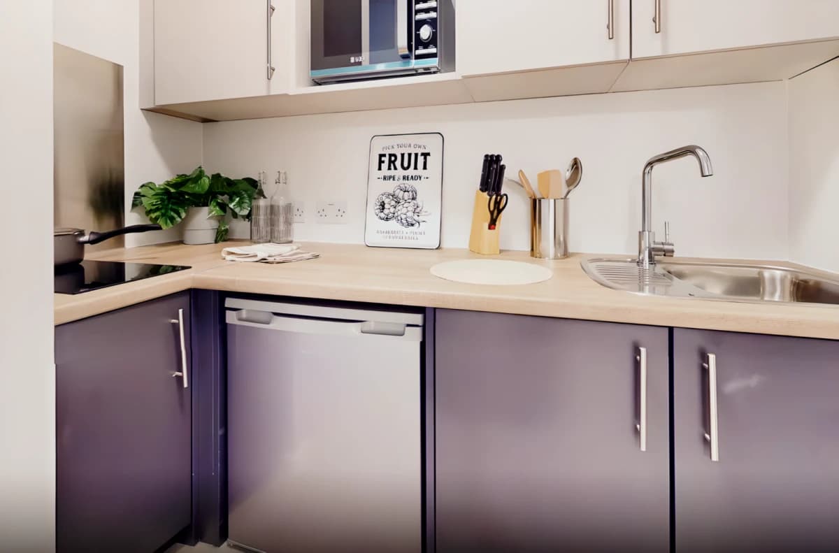 iQ Sterling Court image