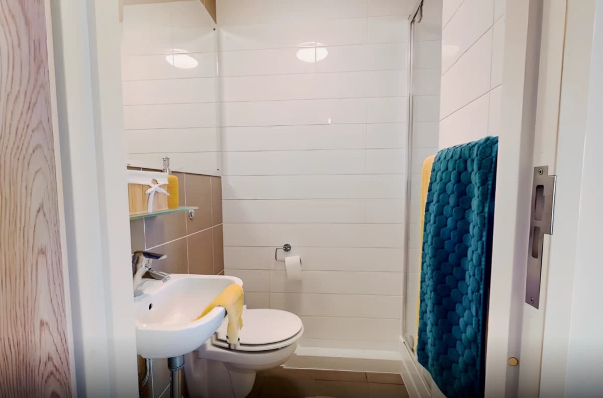 iQ Sterling Court image