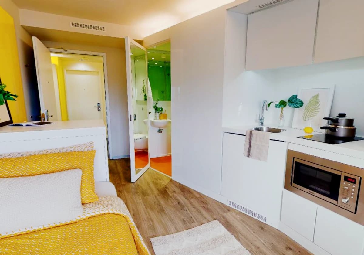 iQ East Court image 5