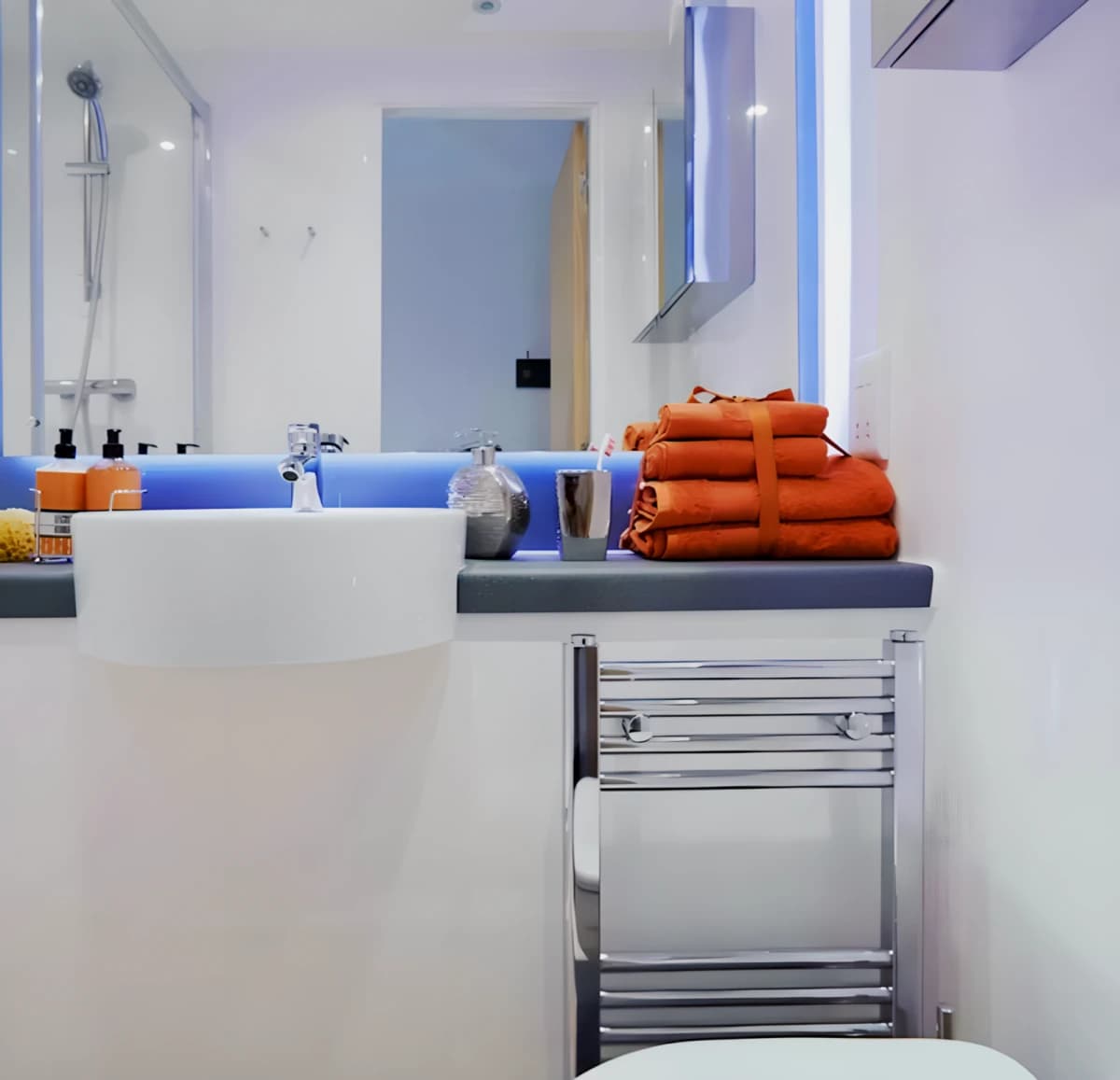 Mannequin House image