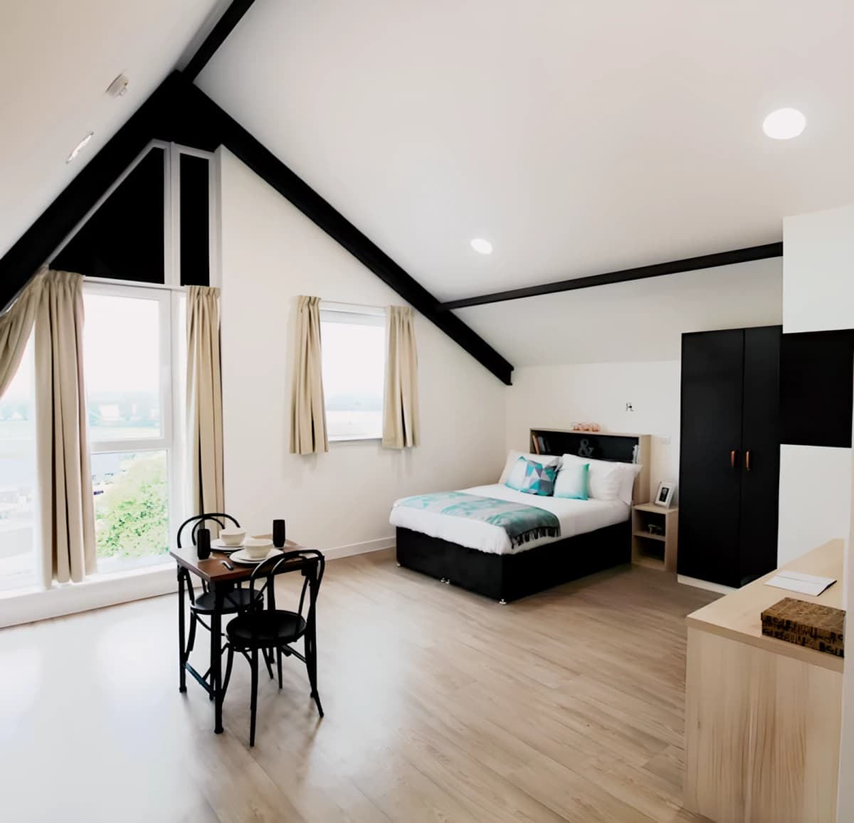 Mannequin House image