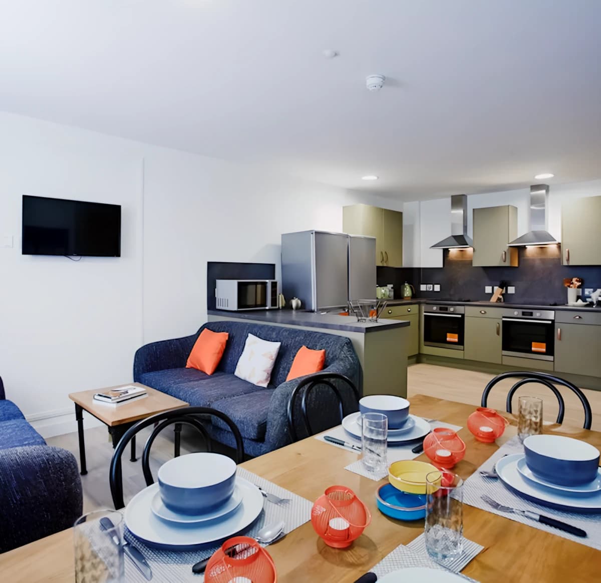 Mannequin House image