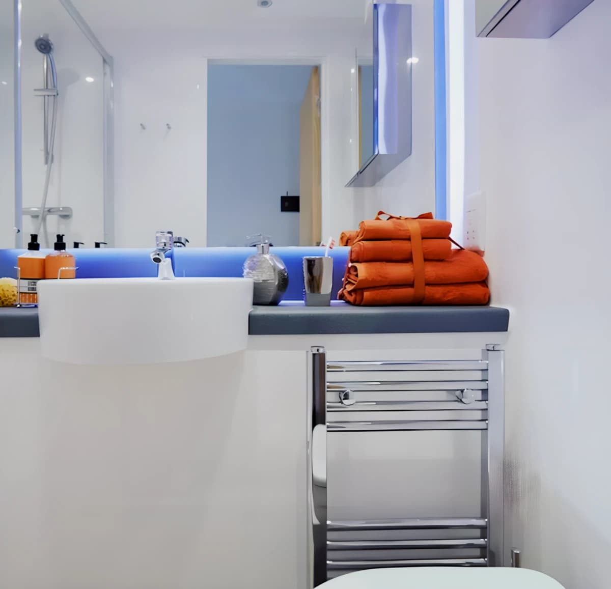 Mannequin House image 2