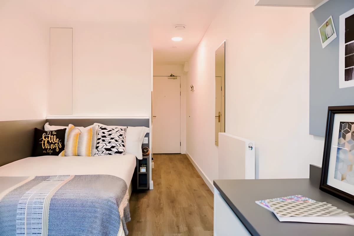 Gob White City Residence image