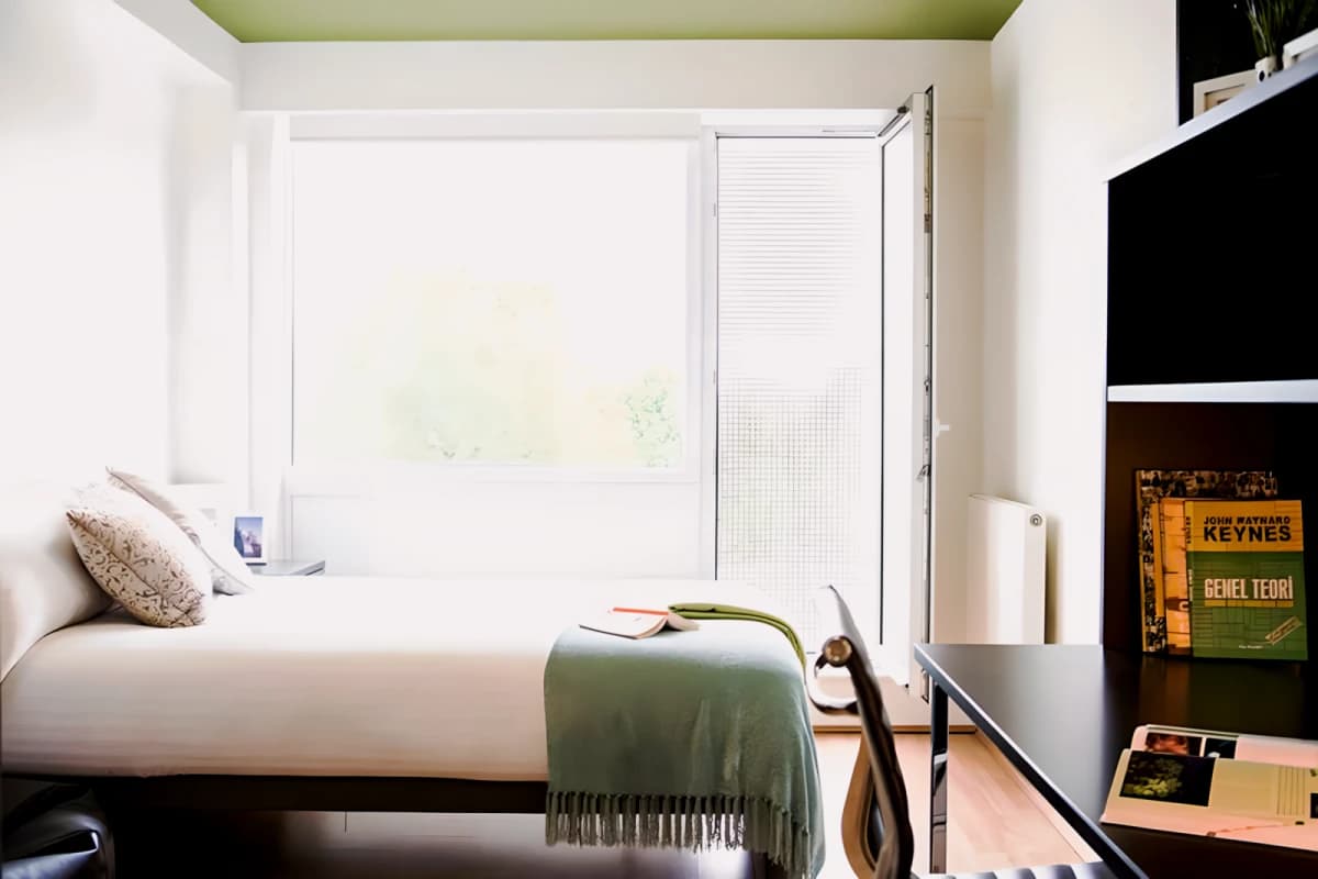 Lit Portobello Residence image 4