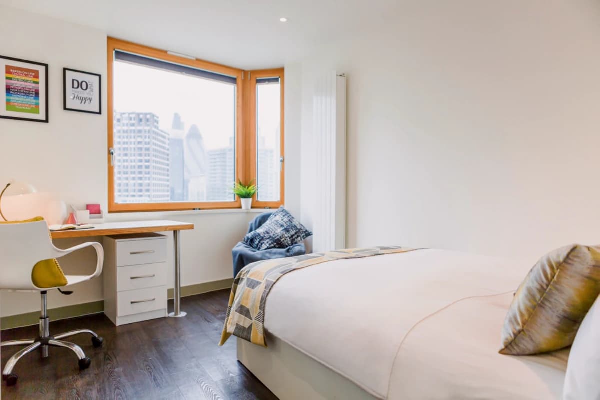 Lit Aldgate Residence image