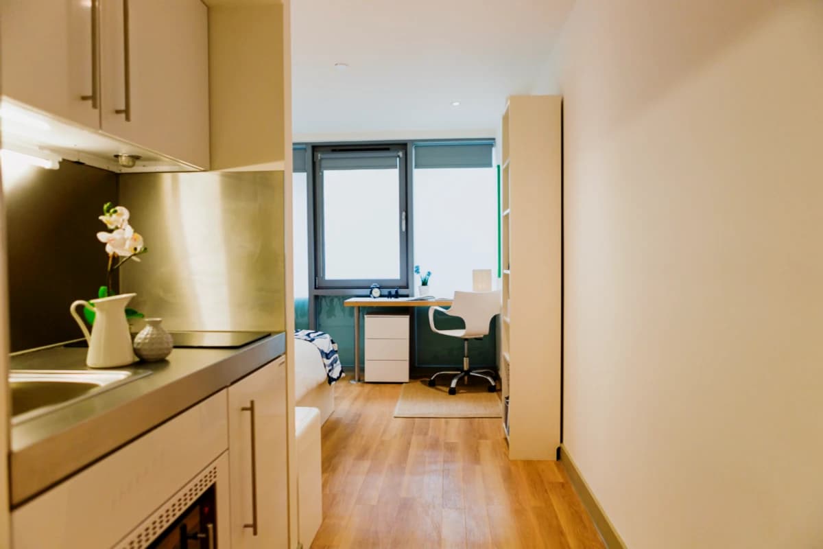 Lit Aldgate Residence image