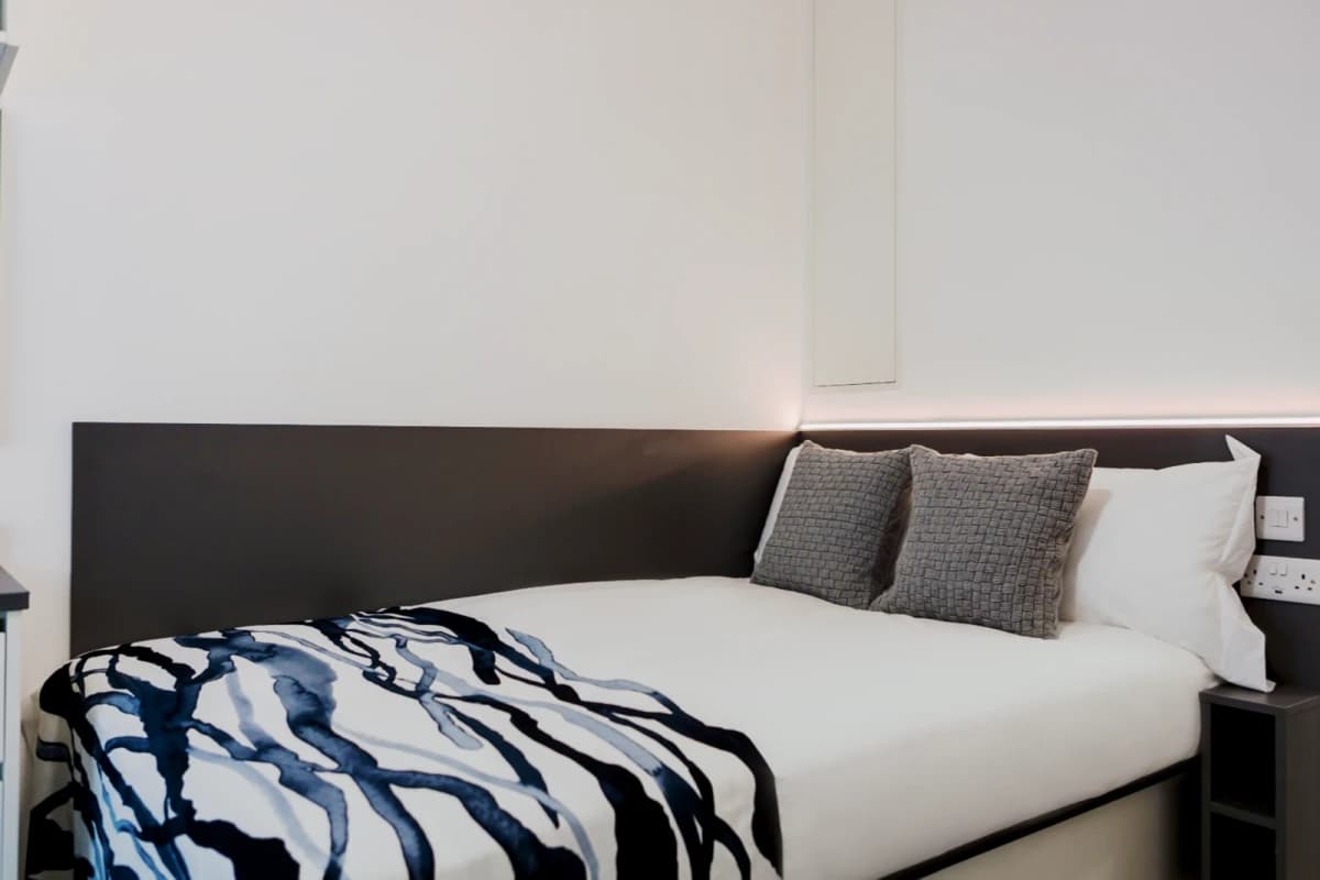 Lit Highbury II Residence image