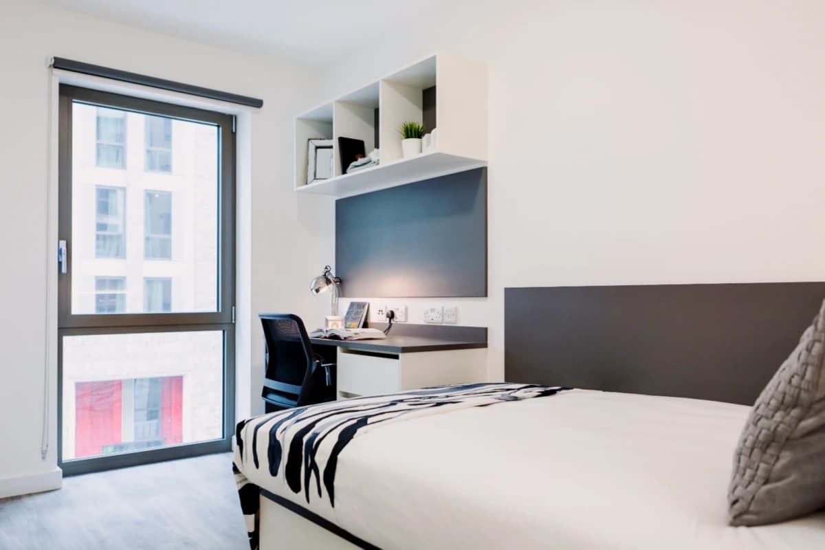 Lit Highbury II Residence image