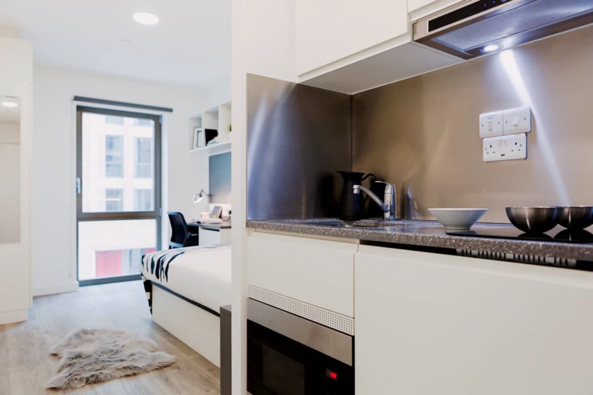 Lit Highbury II Residence image
