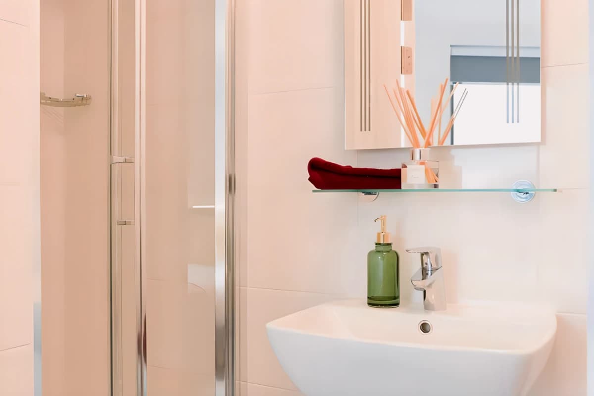 Lit White City Residence image