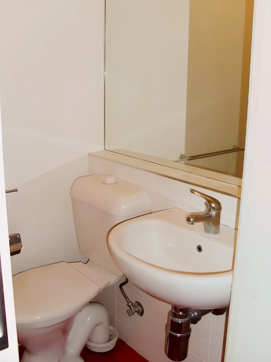 1 Queens Avenue image