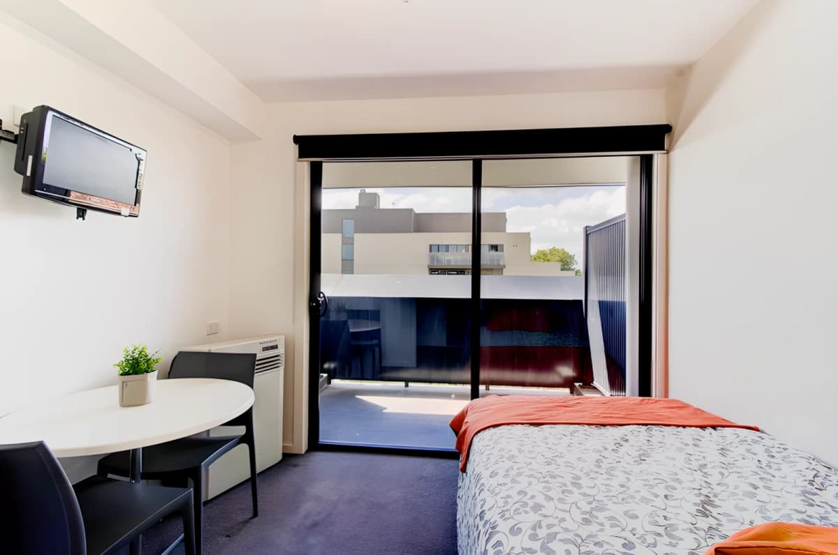 484 Elgar Road image