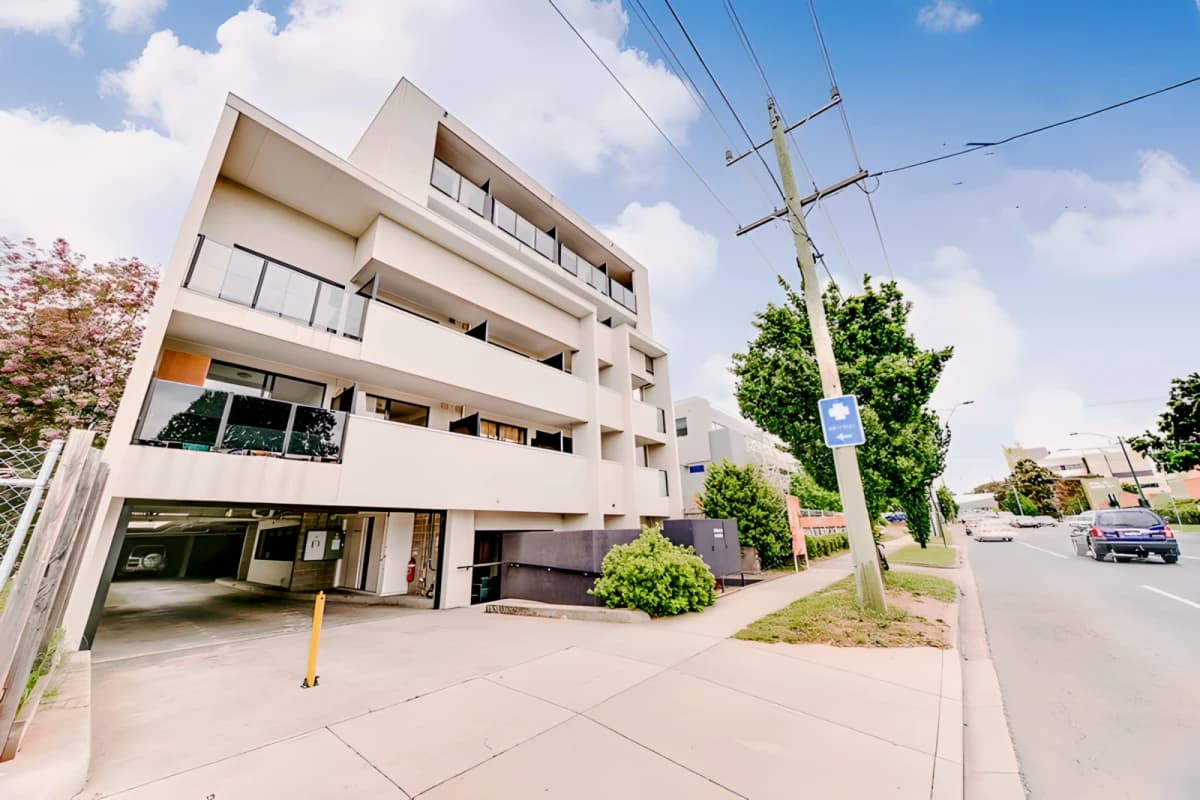 484 Elgar Road image 2