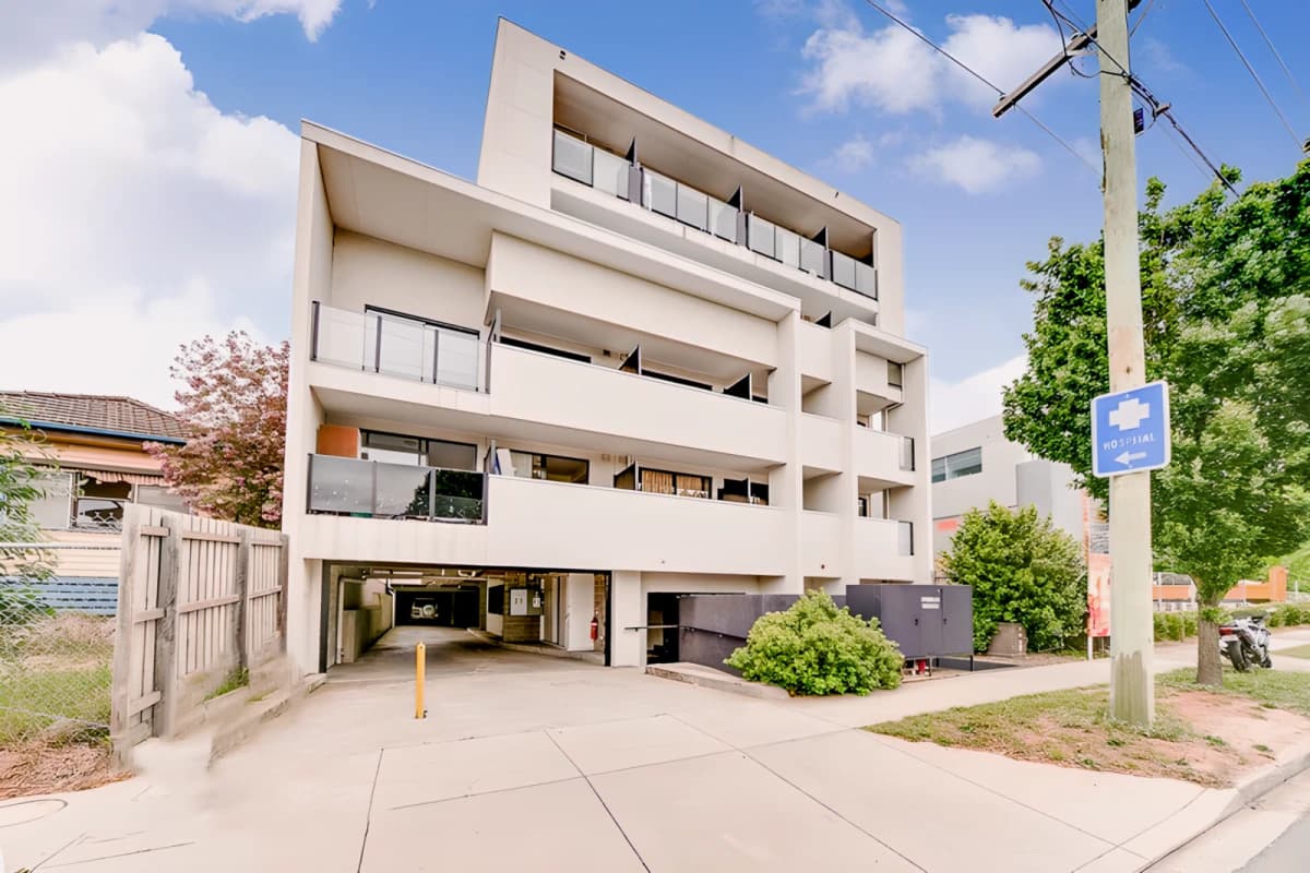 484 Elgar Road