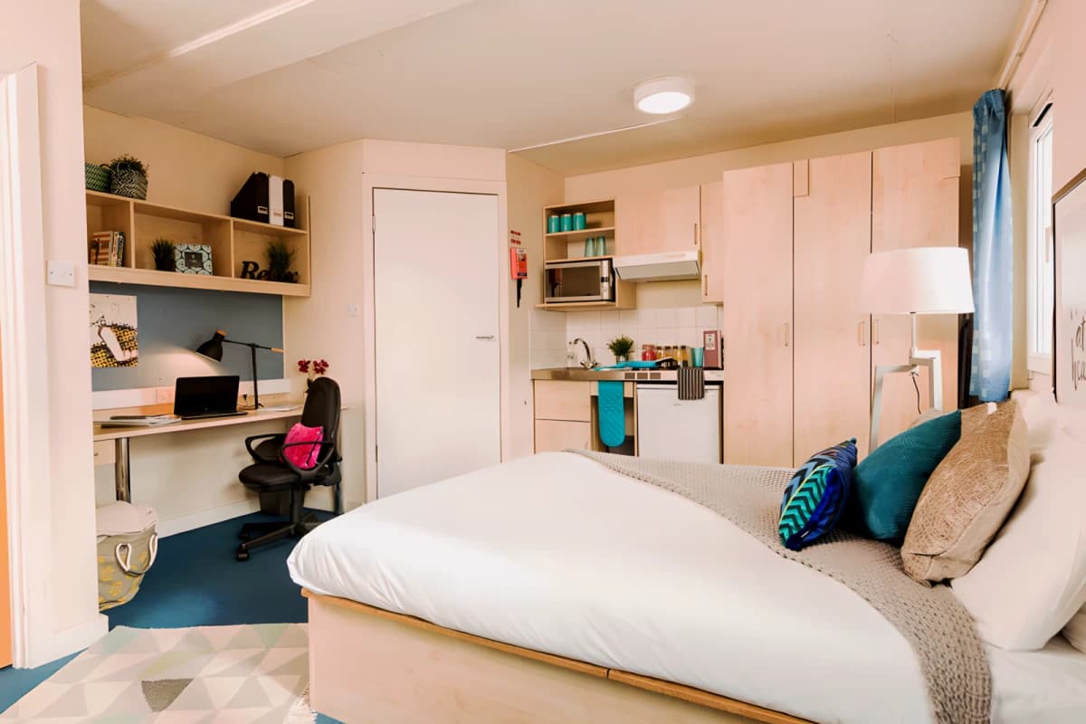 GoBritanya McMillan Residence image