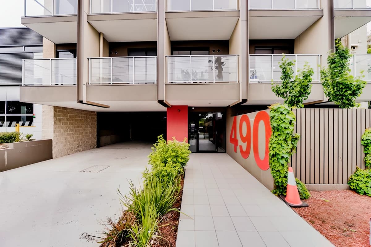 490 Elgar Road image 2