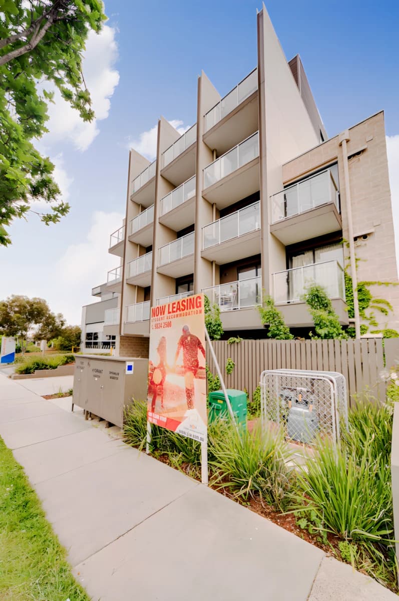 490 Elgar Road image 4